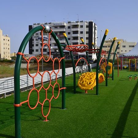 Alora Apartments Larnaca Bagian luar foto