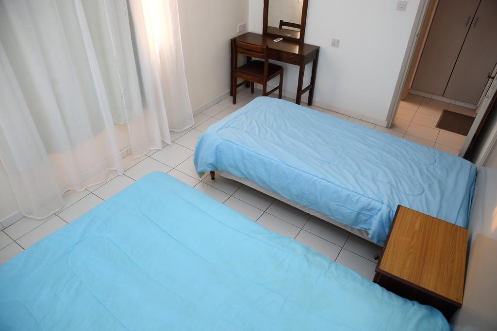 Alora Apartments Larnaca Bagian luar foto