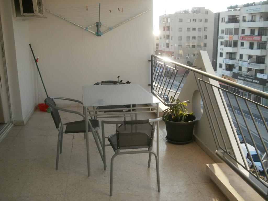 Alora Apartments Larnaca Bagian luar foto