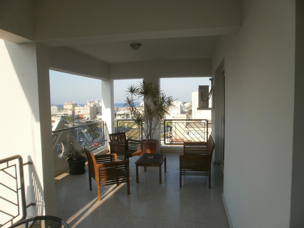 Alora Apartments Larnaca Bagian luar foto