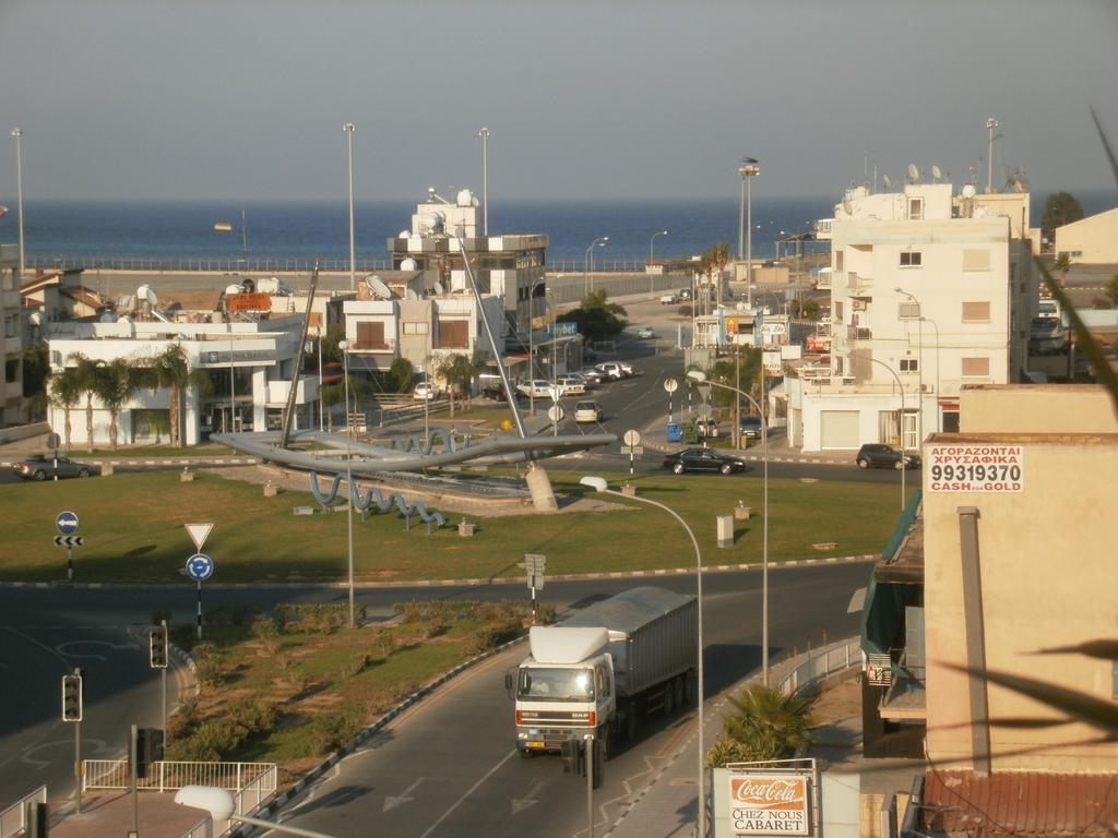 Alora Apartments Larnaca Bagian luar foto