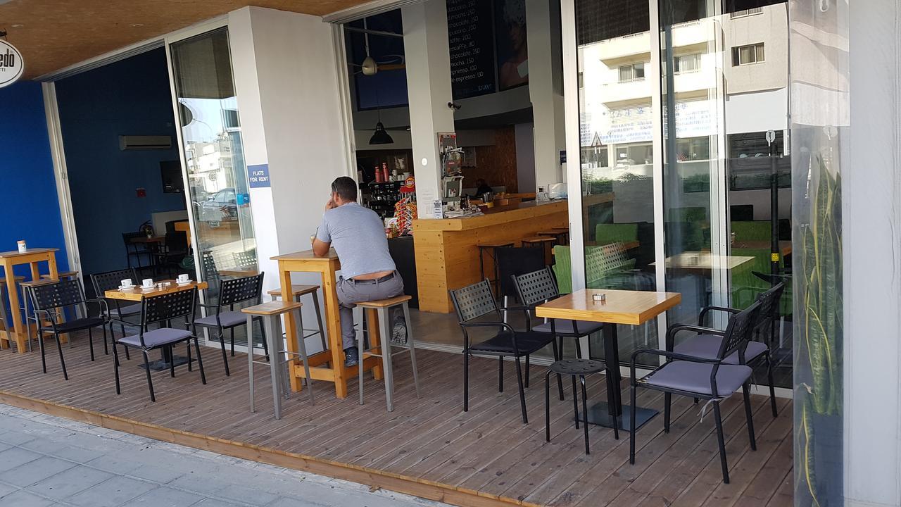 Alora Apartments Larnaca Bagian luar foto