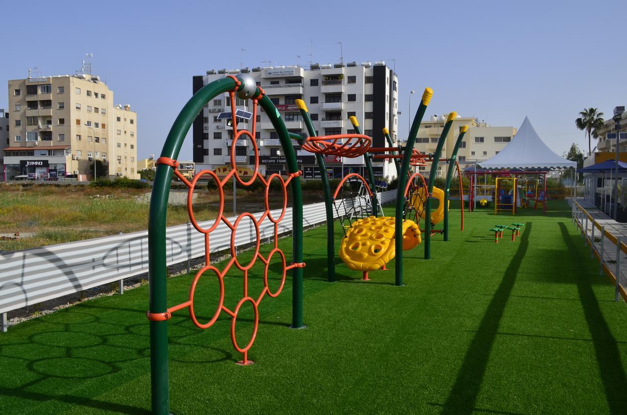 Alora Apartments Larnaca Bagian luar foto