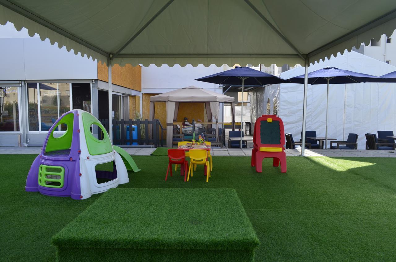 Alora Apartments Larnaca Bagian luar foto