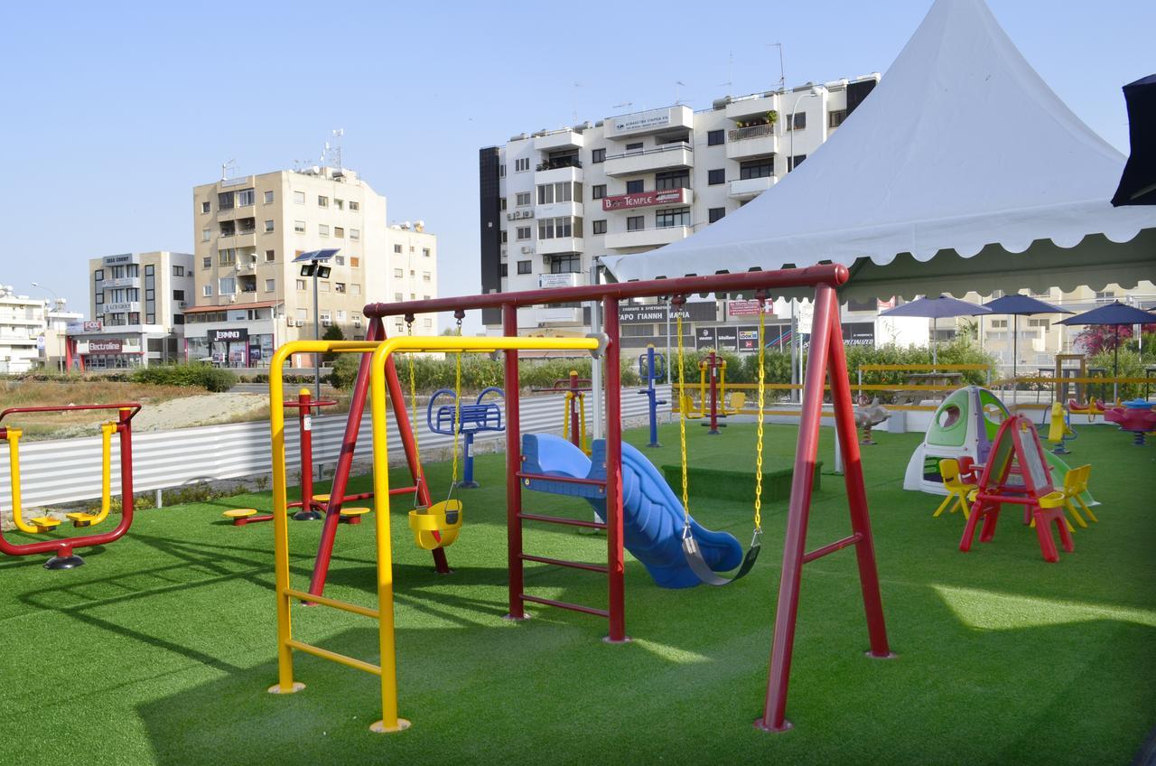 Alora Apartments Larnaca Bagian luar foto