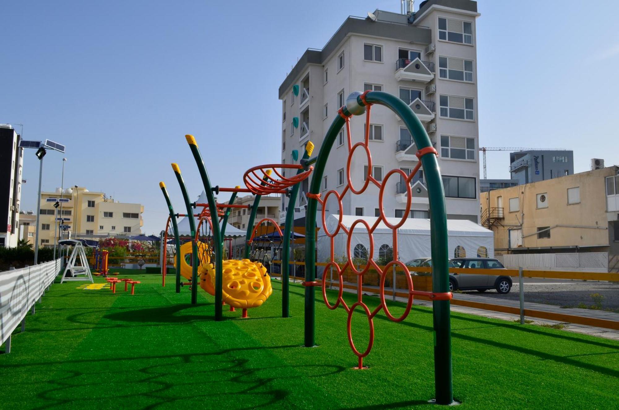 Alora Apartments Larnaca Bagian luar foto