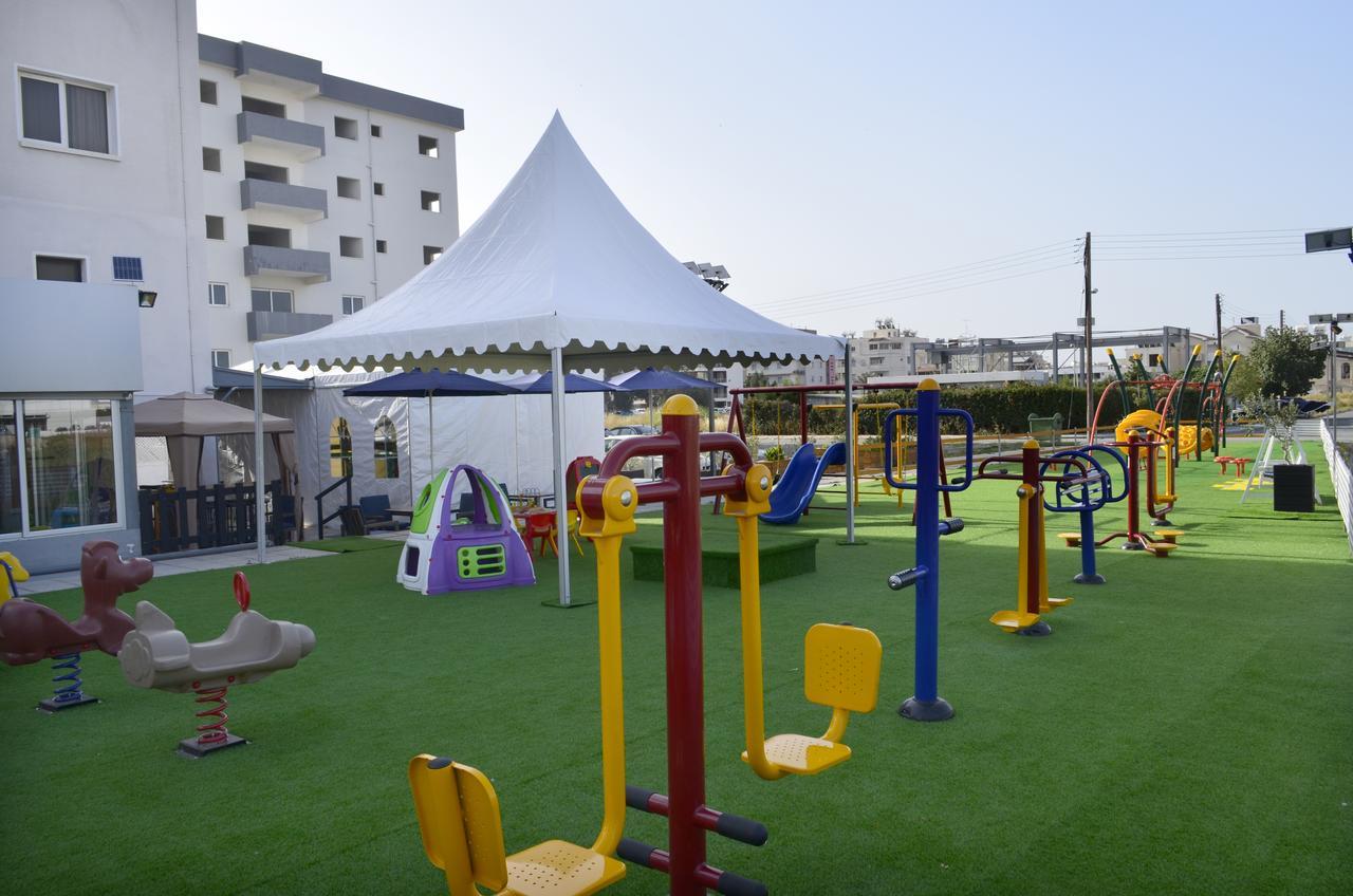 Alora Apartments Larnaca Bagian luar foto