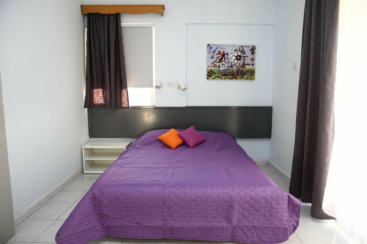 Alora Apartments Larnaca Bagian luar foto