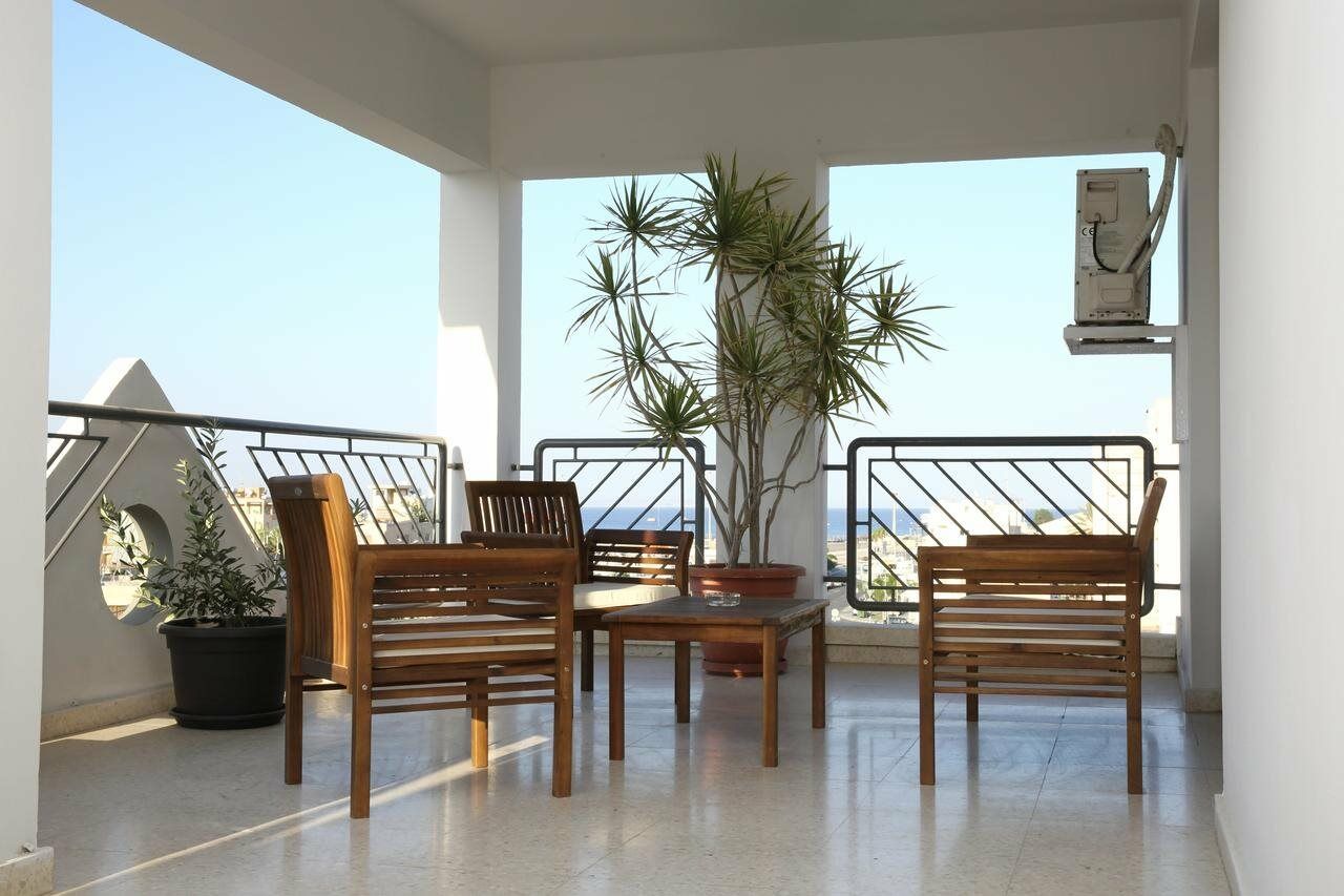 Alora Apartments Larnaca Bagian luar foto