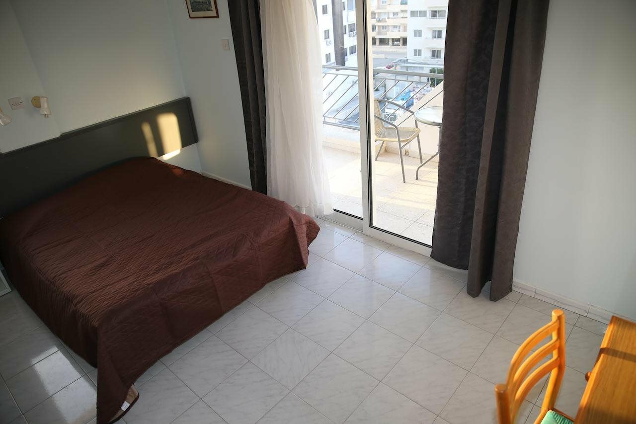 Alora Apartments Larnaca Bagian luar foto